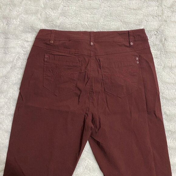 Reitmans Jeans Womens Size 9 Burgundy Polyester Stertch Bootcut Mid-Rise Pockets - Picture 1 of 12